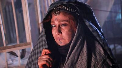 تصویری از گریم جالب و دوست داشتنی بهناز نازی ننه آشوب جیران  در یک نمایش