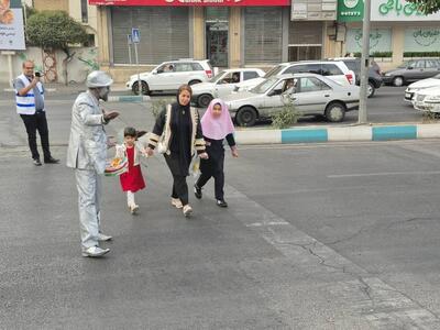 آموزش مباحث ترافیکی با مردان نقره ای