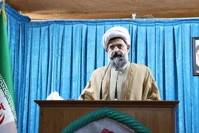 عکس | اقدام عجیب نماز جمعه شهرستان دشتی؛ خواندن خطبه پشت خودروی نظامی با بلندگو