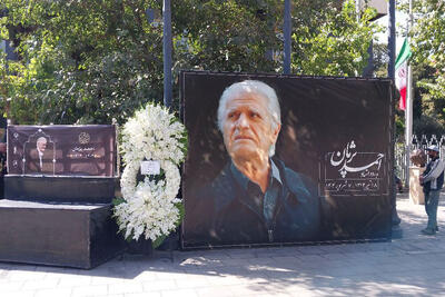 آغاز مراسم وداع با پیکر مرحوم احمد پژمان در تالار وحدت