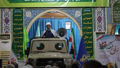 لندکروز جنگی تریبون نمازجمعه خورموج شد