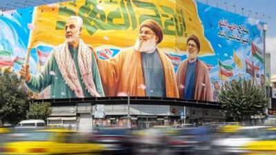 پرچم‌داران مقاومت برروی دیوارنگاره میدان انقلاب تهران