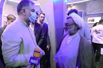بازدید دبیر شورای عالی انقلاب فرهنگی از نوآوری‌های همراه اول در الکامپ 1404