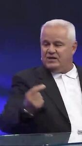 انتقاد تند فرشاد پیوس به هاشمیان: می‌دانی خارجی‌های پرسپولیس شب‌ها کجا هستند؟