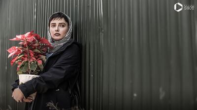 تصویری جذاب و دیدنی از نورا محقق بازیگر  سریال شغال  کنار مادر جوان و زیبایش