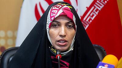 عکس پربازدید از آمنه سادات ذبیح‌پور بر سر مزار شهید سیدحسن نصرالله - سلام نو