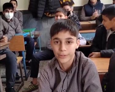 آواز شادیسم؛ پسرک کلاس هفتمی تو مدرسه جوری میخونه آینده باید برا صداش بلیط بخریم
