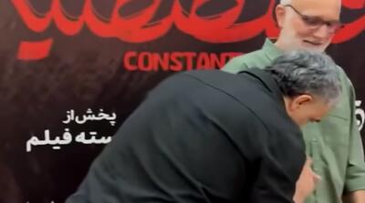 دستبوسی بیژن بنفشه‌خواه توسط پژمان جمشیدی