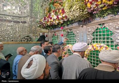 میلاد حضرت عبدالعظیم(ع) در ری؛ مراسم اهدای گل مسئولان برگزار شد - تسنیم