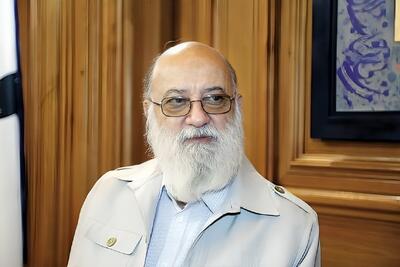 مهدی چمران: فکر می کردم بسیجیان را بیاوریم و همه آنها ماشه را بچکانند ولی دیدم سر و صدا می شود! (فیلم)