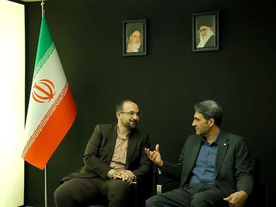 بازدید مدیرعامل رایتل از غرفه ایرانسل در نمایشگاه الکامپ