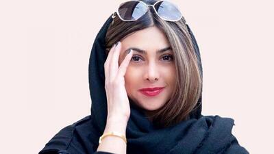 قاب داغ و تازه آزاده صمدی در یک مراسم هنری