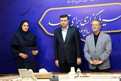 تقدیر رئیس ستاد بزرگداشت روز ملی صنعت و معدن از روابط عمومی ایمیدرو (مهاجری)
