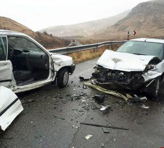 حادثه دلخراش در اراک؛ برخورد شدید مزدا و پژو ۴۰۵ جان ۲ نفر را گرفت