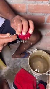 وقتی توپ پلاستیکی تمیزتر از غذای هندی ساخته می شود!/فیلم