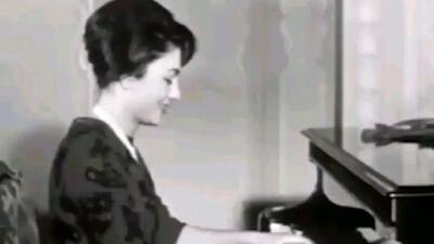 سفر در زمان/ خوشحالی فرح دیبا از داد و ستد محمدرضا پهلوی در دفترخانه / سال 1338