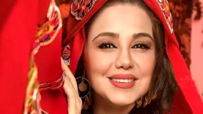 فیلم / رونمایی از  چیدمان اعیانی خانه مجلل بهنوش بختیاری/ از مبل های استیل سلطنتی تا لوستر کاخ نیاورانی و جلوی طلایی اتاق نشیمن ....