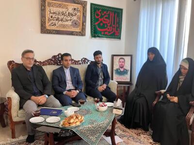 تجدید پیمان با شهدا؛ دیدار صمیمی بسیج سازمان تامین اجتماعی با خانواده شهید روح‌الله شریعتی