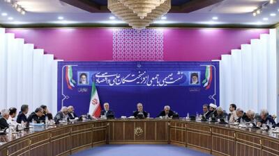 نشست و تبادل‌نظر ۴ ساعته دکتر پزشکیان با جمعی از کارشناسان اقتصادی
