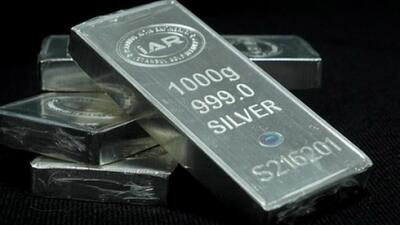 انس نقره در یک قدمی سقف تاریخی خود