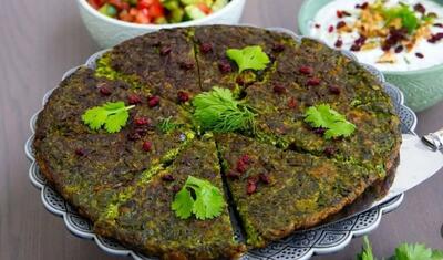 طرز تهیه کوکو سبزی خانگی با سبزی تازه | راز یک کوکو سبزی خوشمزه و اصیل