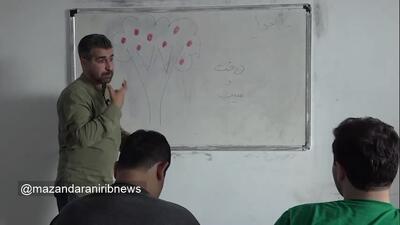 پشتکار معلم ناشنوای آملی برای آموزش با زبان بدن و دست