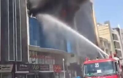 فیلم/ وقوع آتش سوزی در منطقه زیونه در شرق بغداد