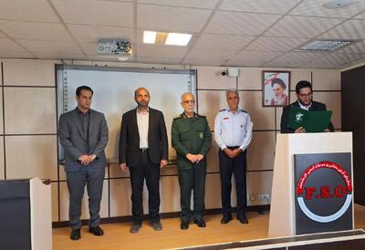 تجلیل از آتش‌نشانان نمونه و بازنشستگان آتش‌نشانی کرمانشاه