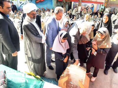حسین زاده: بیش از ۲ هزار دانش آموز تحت پوشش کمیته امداد کاشمر هستند