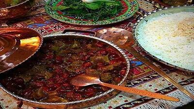 آموزش مرحله به مرحله طرز تهیه خورشت آلبالو با گوشت قلقلی یا مرغ؛ غذای خوشمزه و خوش‌رنگ ایرانی