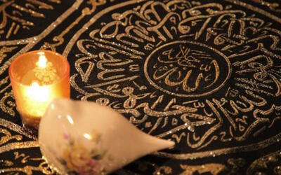روش صحیح خواندن فاتحه اموات (متن عربی با ترجمه و آداب قرائت درست)
