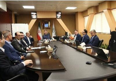 تکریم یادگاران شهدا در بیمه البرز به مناسبت هفته دفاع مقدس - تسنیم