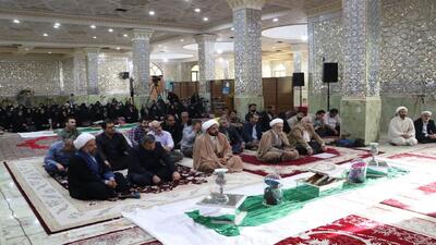 تصاویری از غبارروبی و عطرافشانی آستان مقدس بی بی سکینه در صفادشت