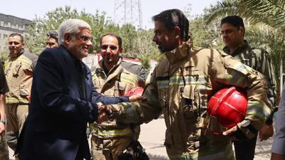 عارف: آتش‌نشانان ستون‌های استوار انسجام اجتماعی و پیروزی ملی هستند