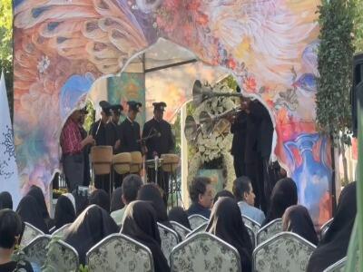 فیلم/ نقاره‌زنی خادمان امام رضا(ع) در مزار استاد فرشچیان