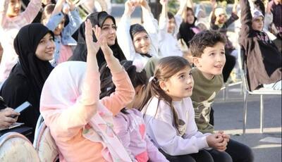 ائل‌گلی تبریز در تسخیر خنده‌های کودکان؛ اجرای برنامه نمایشی «تریلی سیار کانون»