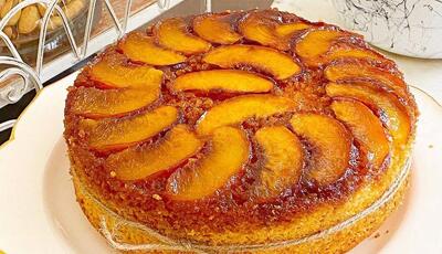 طرز تهیه کیک تابه ای سی دقیقه ای شلیل برگردان