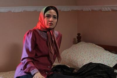 عکس/ دلبری اکرم سریال شهرزاد با مانتوی مخمل و لاک پاییزی | اقتصاد24