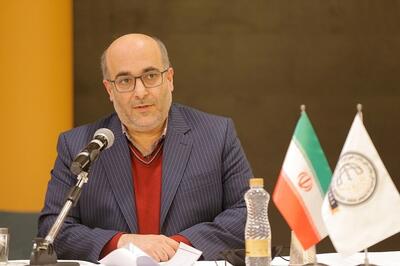 پارسال و در دولت قبل جو، ذرت و کنجاله سویا به فراوانی و ارزان در اختیار دامداران بود ولی از آغاز کار نوری قزلجه همه چیز خراب شد
