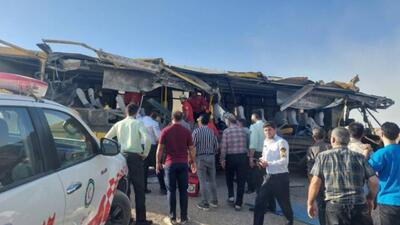 جزئیات تصادف اتوبوس حامل دانشجویان دانشکده پیراپزشکی سرخه/ هلال احمر: مصدومیت ۱۴ تن از سرنشینان/ ۲ نفر فوت کردند/ علت حادثه متعاقبا اعلام خواهد شد