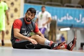 تمرینات کشتی حسن یزدانی با یک نوزاد + ویدئو