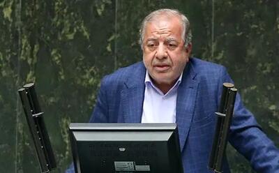 هر سخن و حرکتی که به وحدت پولادین کنونی خدشه وارد کند، آب در آسیاب دشمن ریختن است