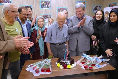 تنهایی  مشکل جدی زنان سالمند
