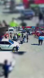 ثبت یک اتفاق شوکه‌کننده؛ حمله با مشت به یک افسر پلیس توسط موتورسوار!