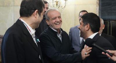 تصاویر دیدار قهرمانان کشتی ایران با پزشکیان | جهان نیوز
