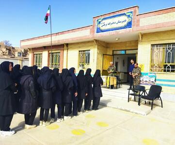 حسن‌دوست: ۴ هزار دانش‌آموز گرمه پای روایت‌های دفاع مقدس نشستند