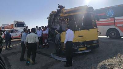 مراحل درمان حادثه دیدگان اتوبوس دانشجویان پزشکی سرخه در حال انجام است