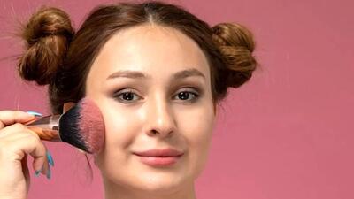 رژگونه زدن بر اساس فرم صورت اینگونه است (راهنمای کامل)