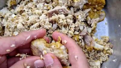 پخت غذای جنوبی با کوسه ماهی به روایت 2 بانوی روستایی + فیلم