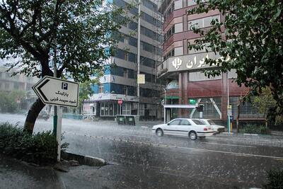 باد و باران در راه تهران  